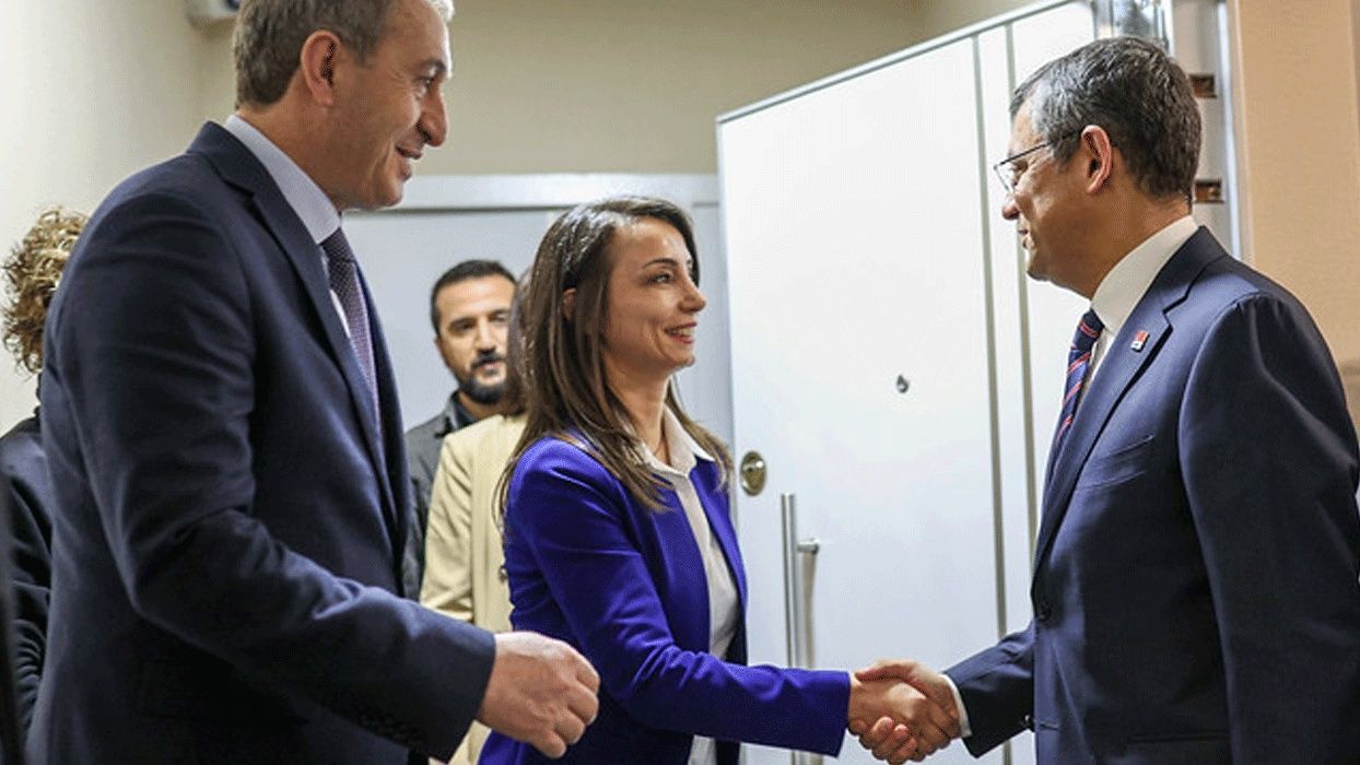 CHP, DEM'lilere kendi kontenjanından yer açıyor... 20 DEM'li CHP listelerinden İBB Meclisi'ne girecek! 3