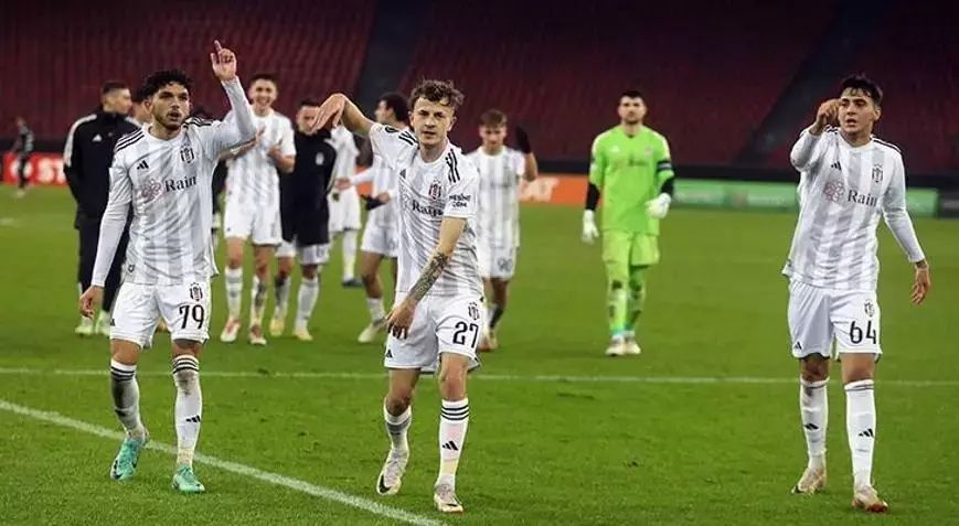 Hasan Arat bunu sakın duymasın! Canlı yayında camiayı karıştıracak açıklama: “Samet Aybaba’nın tüm pisliklerini anlatacağım! Beşiktaş'ta birçok dolap dönüyor, gençler harcanıyor!” 11