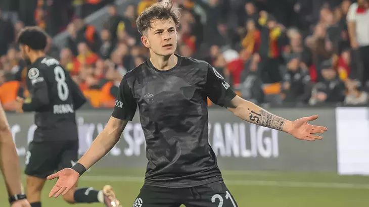 Hasan Arat bunu sakın duymasın! Canlı yayında camiayı karıştıracak açıklama: “Samet Aybaba’nın tüm pisliklerini anlatacağım! Beşiktaş'ta birçok dolap dönüyor, gençler harcanıyor!” 9