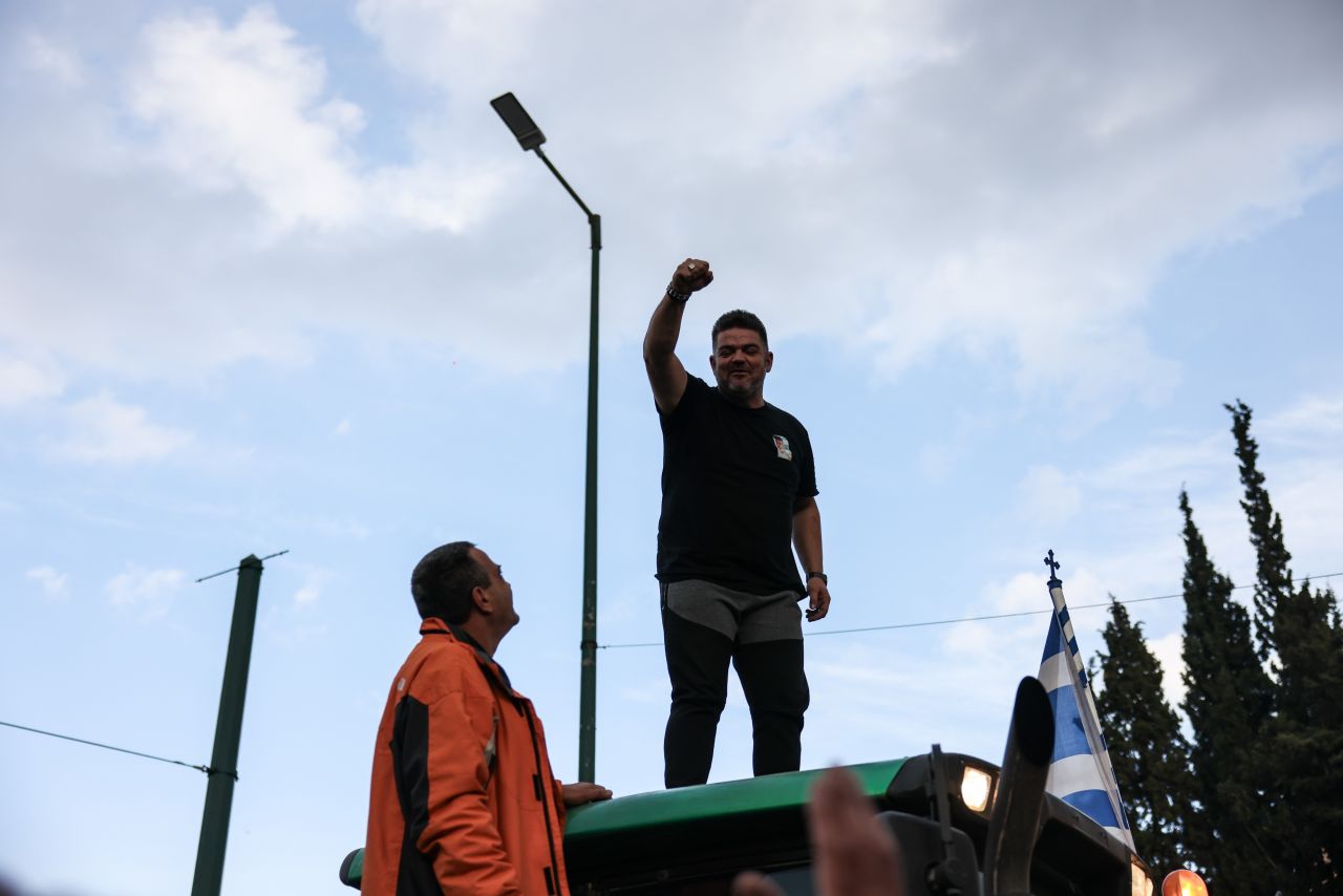 Yunanistan’da çiftçiler yeniden sokakta! 130 traktör 8 bin çiftçi... 3