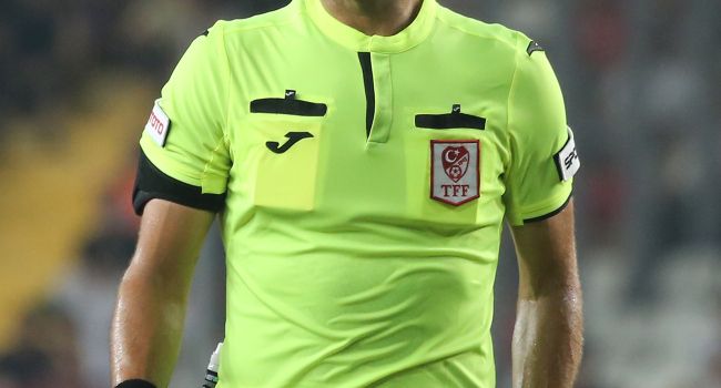 Erman Toroğlu isim vererek anlattı: "Hakemlikten sonra 3 tane kulüpte menajerlik yaptı bu adam. Hala devam ediyor gözlemciliğe" 6