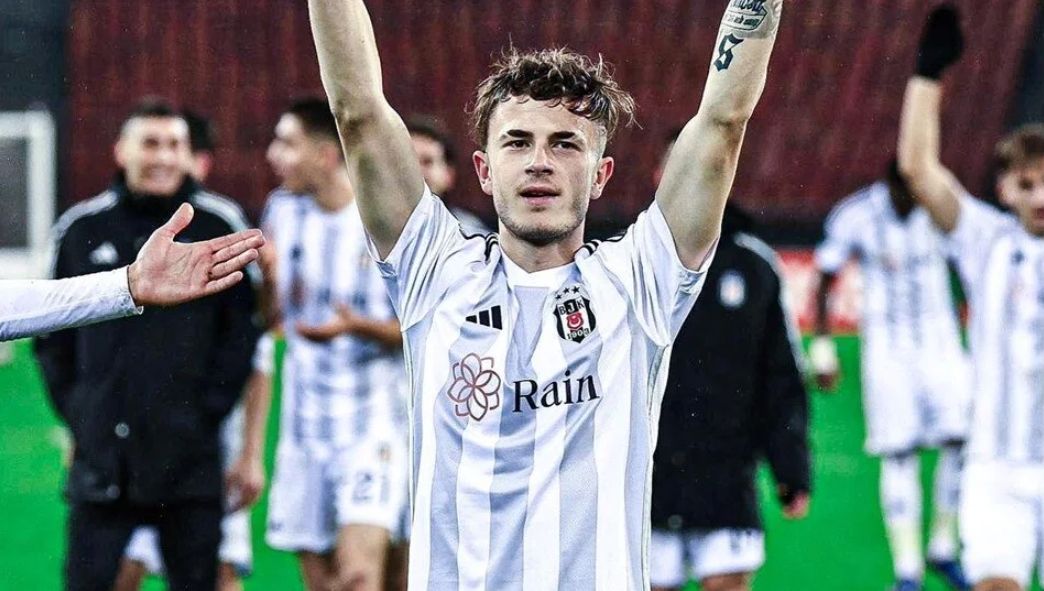 Fatih Altaylı: "Emirhan'ın takımdan gönderilmesine sebep olan uygulama kulüpteki yöneticilerde var mı merak ediyorum" 4