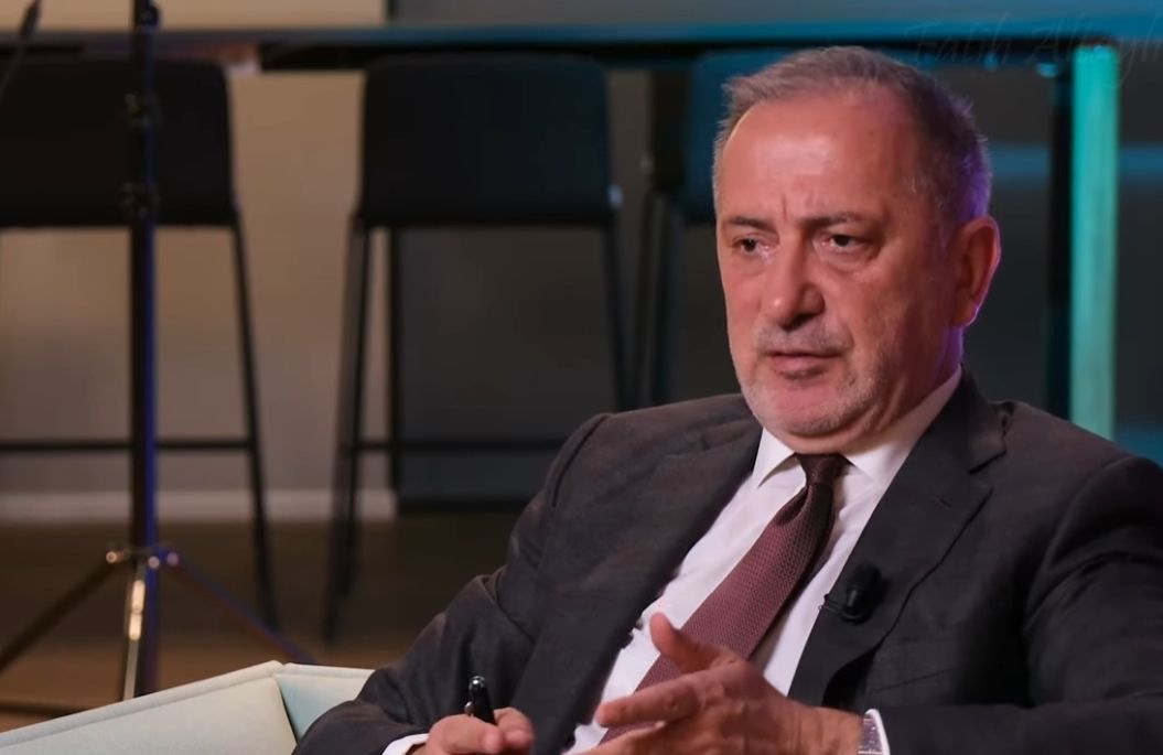 Fatih Altaylı: "Emirhan'ın takımdan gönderilmesine sebep olan uygulama kulüpteki yöneticilerde var mı merak ediyorum" 9