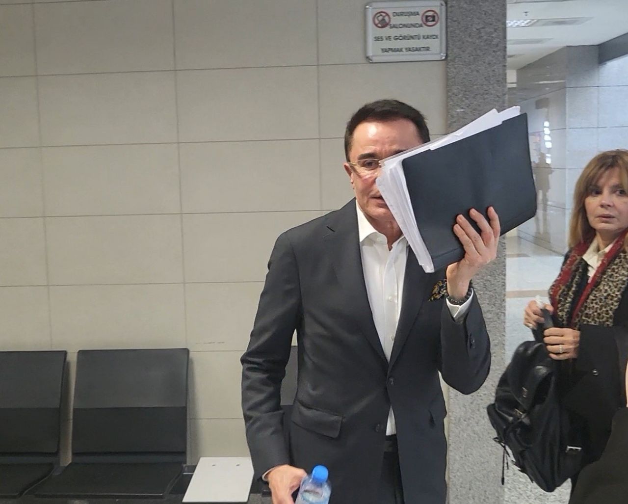 Oğluna cinsel istismarda bulunmakla suçlanmıştı! Hakim karşısına çıkan Ender Saraç gözyaşlarına boğuldu 1