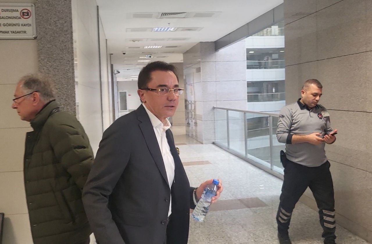 Oğluna cinsel istismarda bulunmakla suçlanmıştı! Hakim karşısına çıkan Ender Saraç gözyaşlarına boğuldu 3