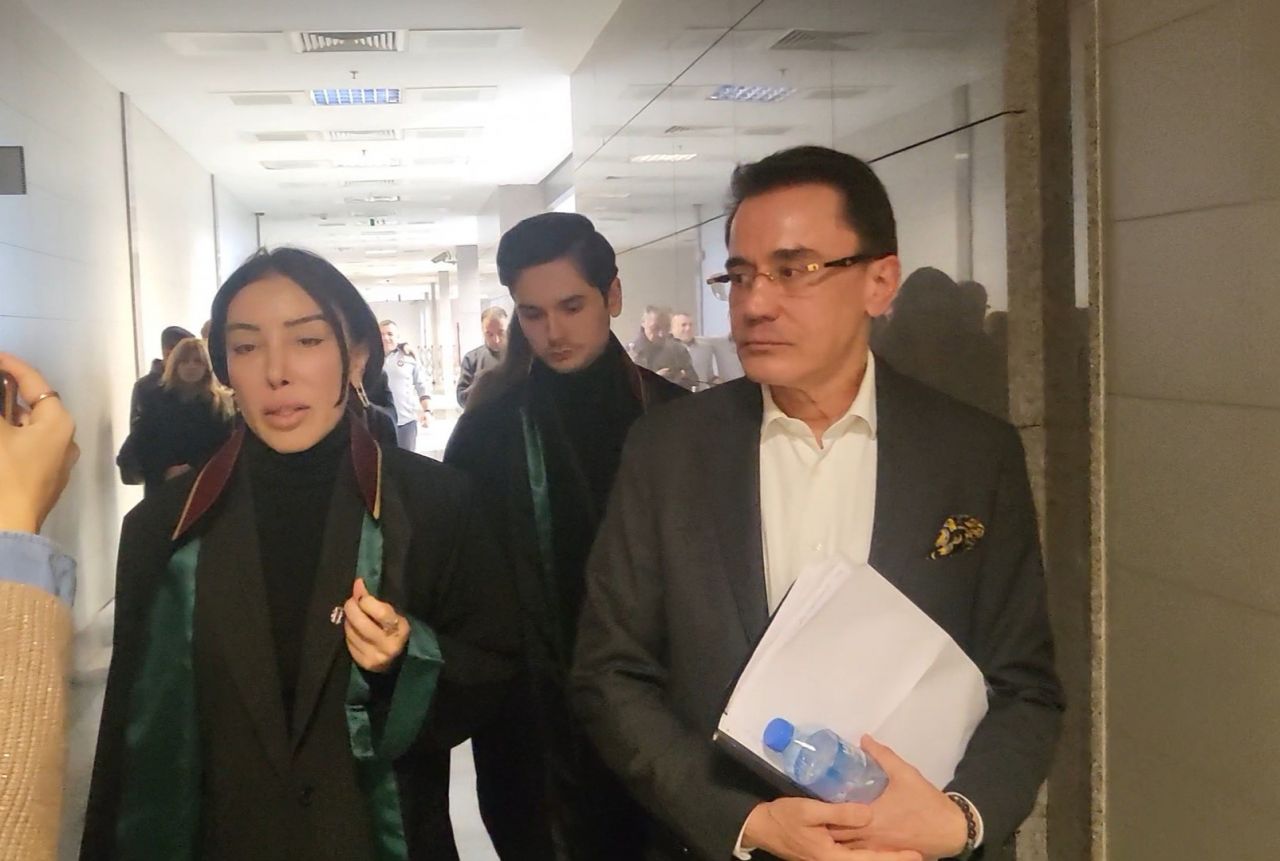 Oğluna cinsel istismarda bulunmakla suçlanmıştı! Hakim karşısına çıkan Ender Saraç gözyaşlarına boğuldu 5