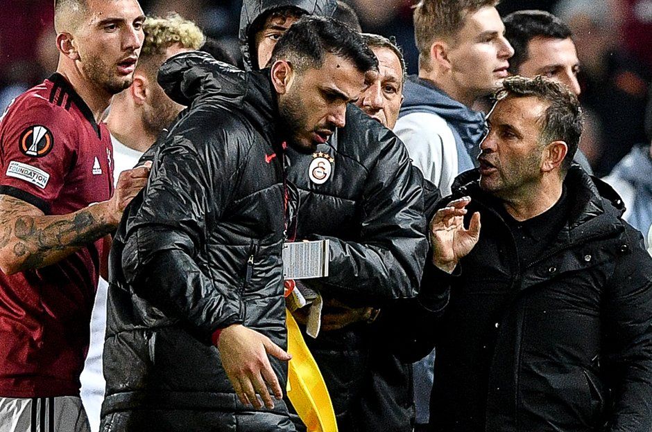 Sosyal medyayı ayağa kaldıran sözler: “Bu elenme Okan Buruk'a yazar! Kerem'in ölüsü bile Wilfried Zaha'dan daha fazla koşar ve mücadele eder. Zaha, Ziyech ve N'Dombele yan gelip yatacaklarsa derhal gönder 6