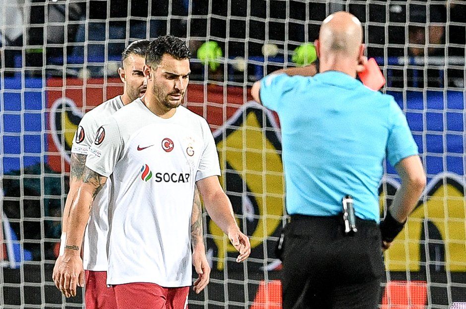 Sosyal medyayı ayağa kaldıran sözler: “Bu elenme Okan Buruk'a yazar! Kerem'in ölüsü bile Wilfried Zaha'dan daha fazla koşar ve mücadele eder. Zaha, Ziyech ve N'Dombele yan gelip yatacaklarsa derhal gönder 4