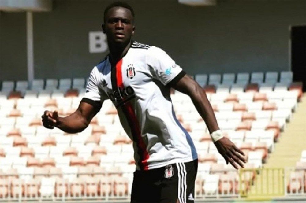 Hasan Arat çıldırdı, tüm takımı değiştiriyor! 28 milyon euroluk ayrılıkla Beşiktaş’ta taşlar yerinden oynayacak: İşte takımdan ayrılacak oyuncular… 9