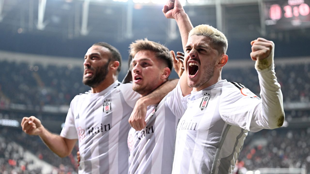 Hasan Arat çıldırdı, tüm takımı değiştiriyor! 28 milyon euroluk ayrılıkla Beşiktaş’ta taşlar yerinden oynayacak: İşte takımdan ayrılacak oyuncular… 4