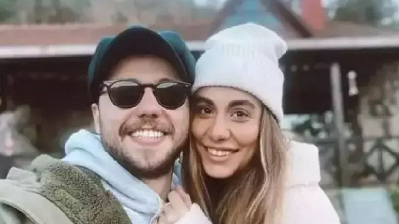 Tolga Sarıtaş ve Zeynep Mayruk nişanlandı! 1