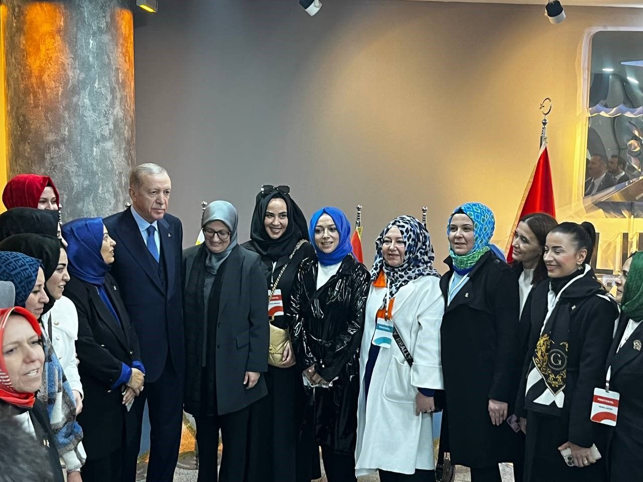 Cumhurbaşkanı Erdoğan kadınların fotoğraf isteğini kırmadı 1