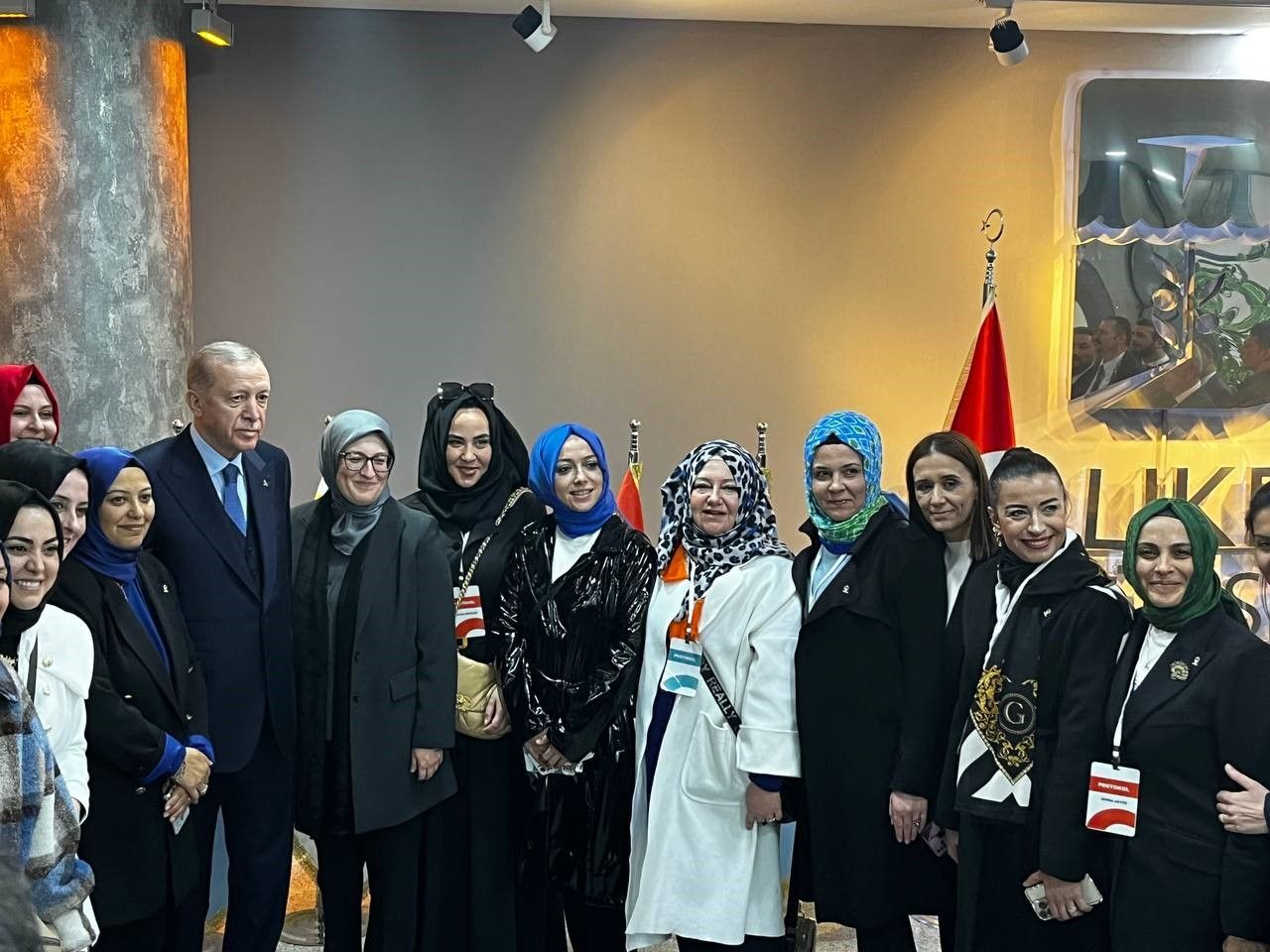 Cumhurbaşkanı Erdoğan kadınların fotoğraf isteğini kırmadı 2