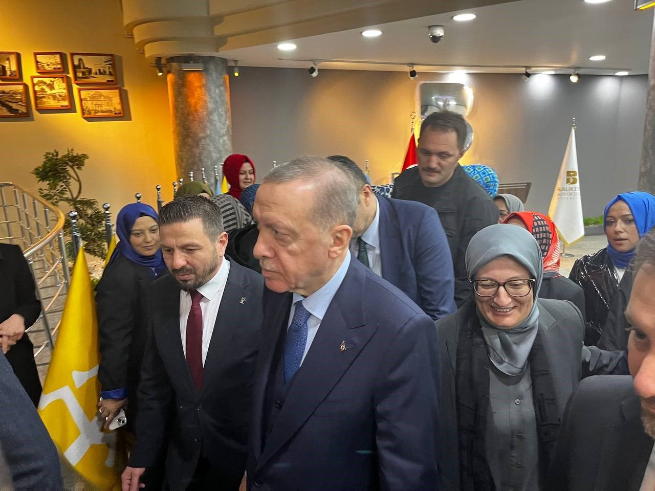 Cumhurbaşkanı Erdoğan kadınların fotoğraf isteğini kırmadı 3