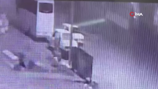57 saniyede arabayı soyan hırsızlar kameraya yakalandı 8