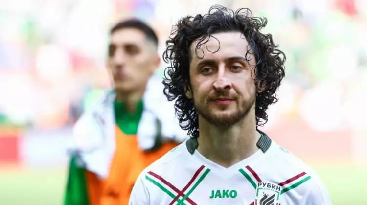 Onlar paranın asla satın alamadığı futbolcular! Hepsi birer istikrar abidesi: İşte takımlarının formasını en çok giyen futbolcular... 19