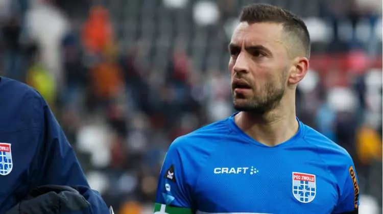 Onlar paranın asla satın alamadığı futbolcular! Hepsi birer istikrar abidesi: İşte takımlarının formasını en çok giyen futbolcular... 47