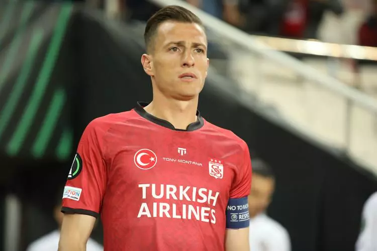 Onlar paranın asla satın alamadığı futbolcular! Hepsi birer istikrar abidesi: İşte takımlarının formasını en çok giyen futbolcular... 6