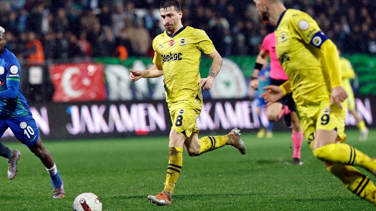 Fenerbahçe'nin Kasımpaşa maçı ilk 11'i belli oldu! İsmail Kartal taşları yerinden oynatmaya hazırlanıyor: Rade Krunic kararı 8