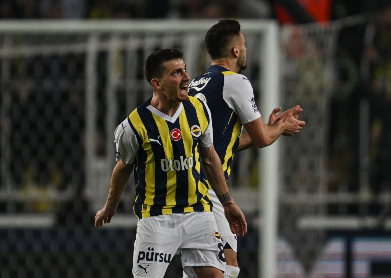 Sosyal medyayı ayağa kaldıran açıklama: “Maşallah Fenerbahçe yine penaltı jokeriyle 3 puanı aldı! Pozisyonda penaltı falan yok! Hakemin kararı yanlış” 5