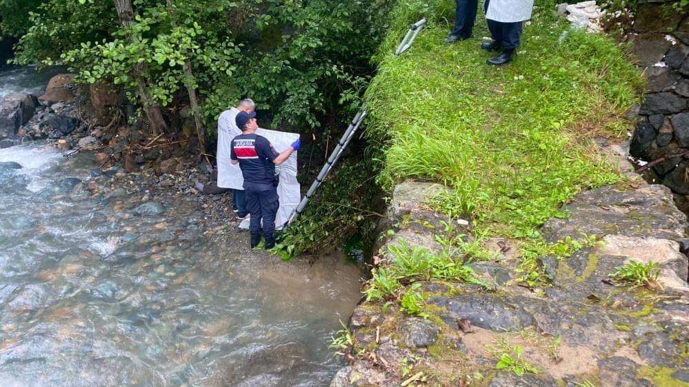 Trabzon'da taksici cinayeti! Öldürüp dereye attı: İfadesinde dikkat çeken detay... 1