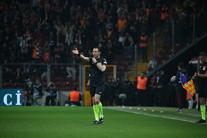 Türkiye'nin dilinde bu pozisyon VAR! Galatasaray - Antalyaspor maçındaki yarı otomatik ofsayt sisteminden gelen görüntü herkesi şaşkına çevirdi. 7