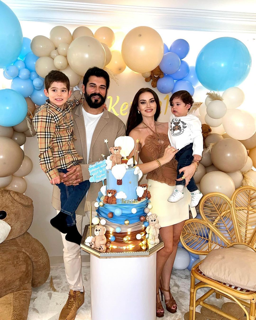 Ünlülerin çocukları! İşte Kıvanç Tatlıtuğ, Burak Özçvit, Şevval Sam, Aslı Enver ve daha birçok ünlü ismin çocukları 19