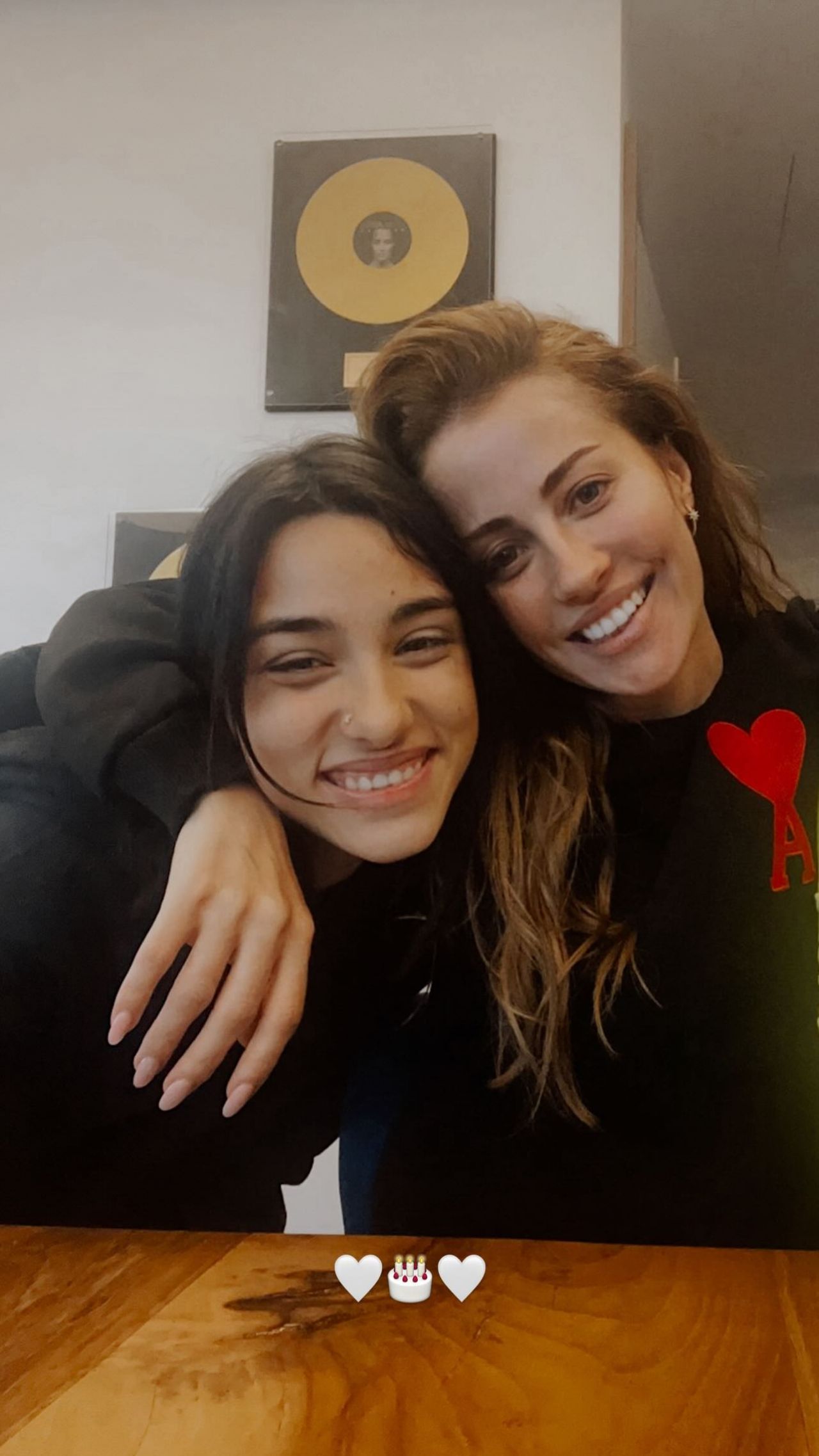 Dubai'de evlenen Ebru Gündeş'ten Murat Özdemir'li paylaşım! İşte ünlülerin sosyal medya paylaşımları 28 Şubat 2024 8