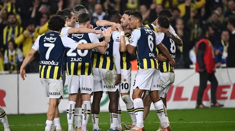 Türk futbolunu ayağa kaldıracak iddia: “Fenerbahçe maçında MHK Başkanı VAR odasını arıyor, sonra ortalık karışıyor! Bu kayıtların ortaya çıkması lazım” 1