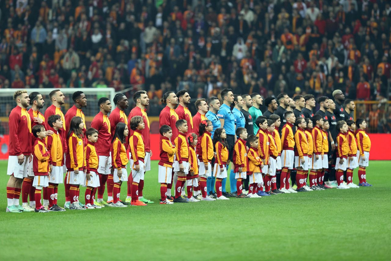 Wilfried Zaha hakkında maç sonu inanılmaz sözler! Yerden yere vurdu: "Ruhsuz, tamamen kendine oynayan, koşmayan adam kovalamayan, ikili mücadeleye bile girmeyen bir adam! Galatasaray’a asla katkı sağlayamaz” 3