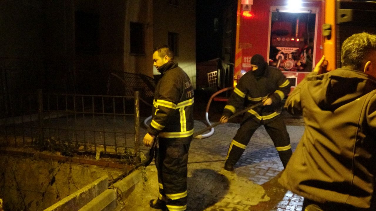 Buzdolabını tamire götüren sürücü aracı ile 10 metreden apartman boşluğuna uçtu 2