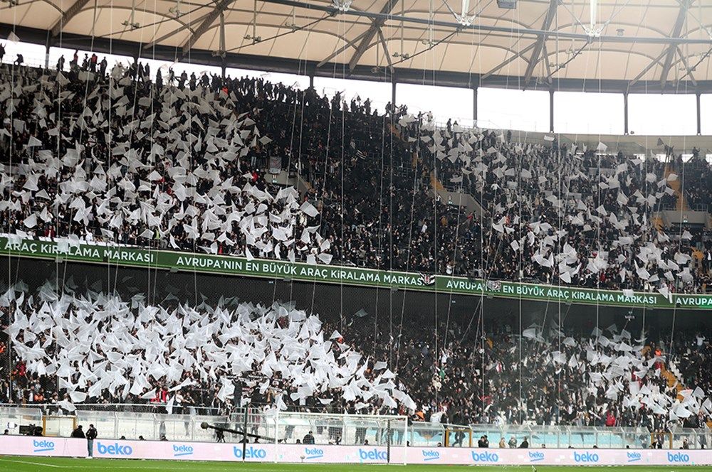 Beşiktaş taraftarından 121. yıla çok özel koreografi! 2