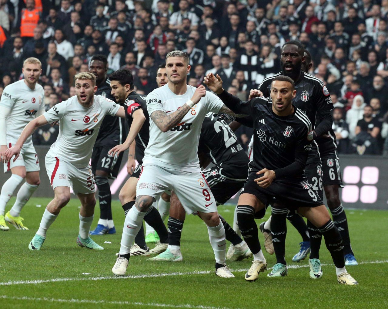 Sosyal medyayı yıkan paylaşım: “Cenk Tosun’a yapılan bariz penaltıyı yediler! VAR’a davet etmemek asla masum değil. Beline sarılıyor, formasından çekiyor ve topaç gibi çeviriveriyor… Galatasaray yüzde 65 şampiyon” 8