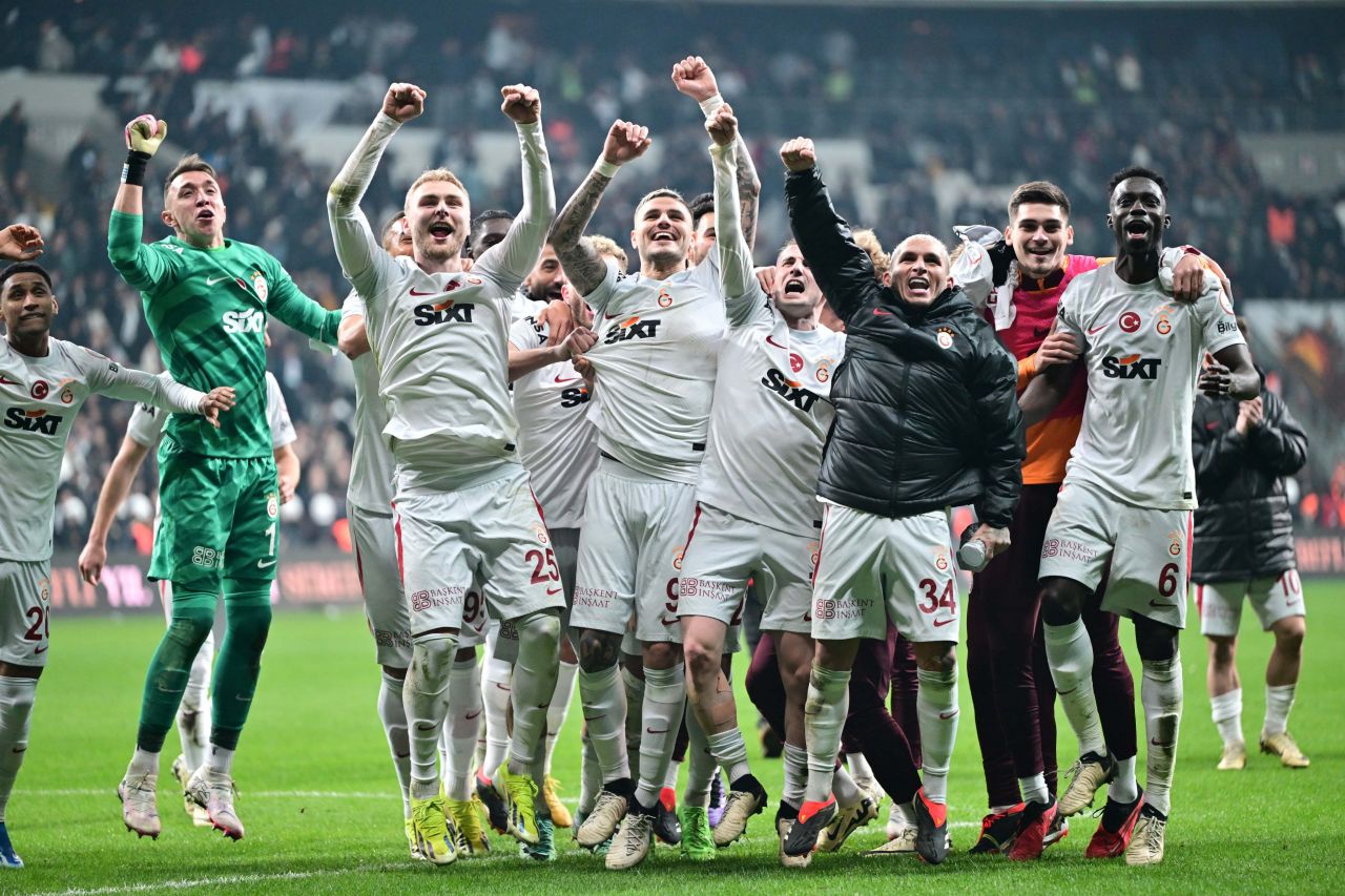 Sosyal medyayı yıkan paylaşım: “Cenk Tosun’a yapılan bariz penaltıyı yediler! VAR’a davet etmemek asla masum değil. Beline sarılıyor, formasından çekiyor ve topaç gibi çeviriveriyor… Galatasaray yüzde 65 şampiyon” 4