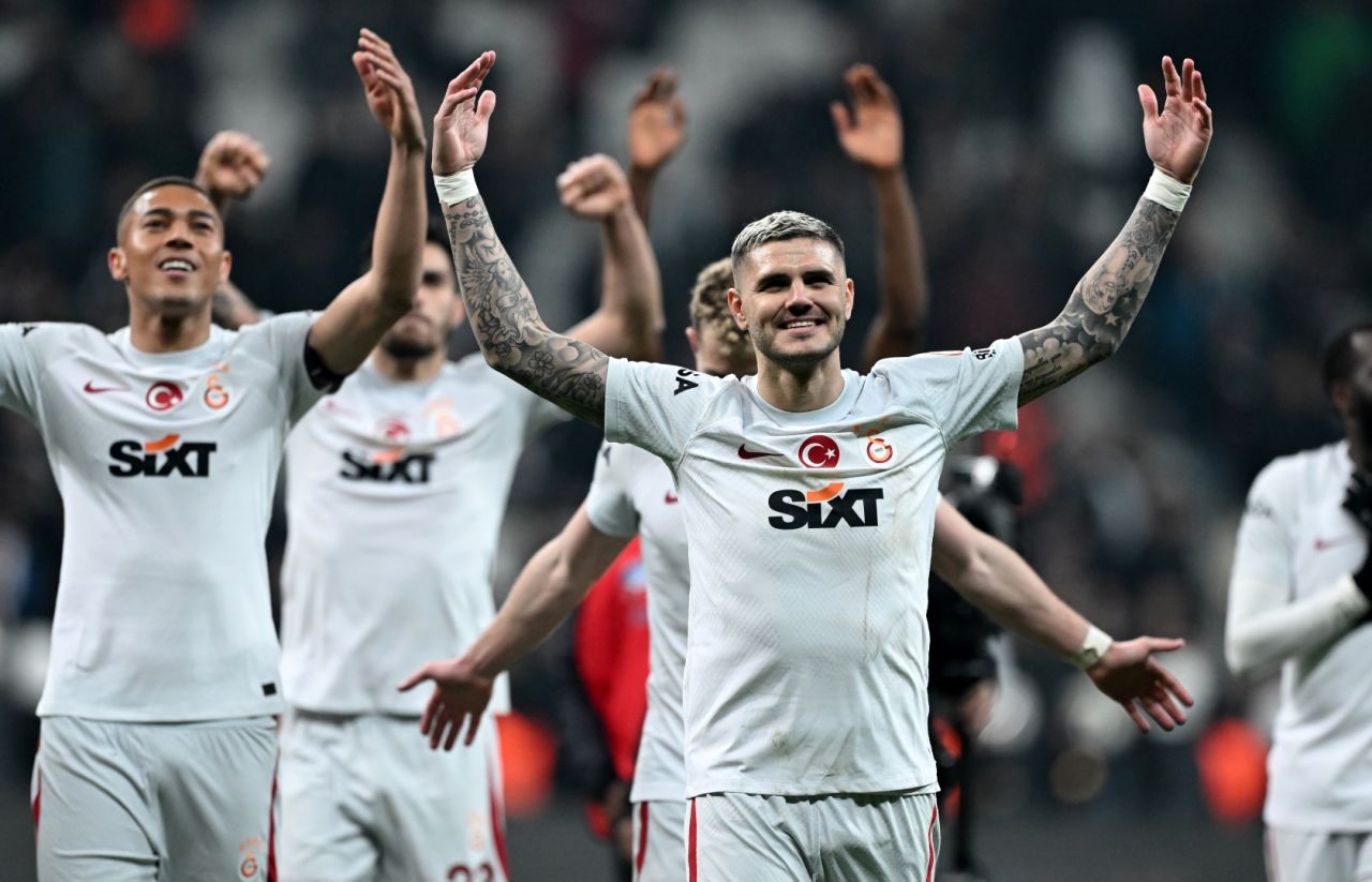 Sosyal medyayı yıkan paylaşım: “Cenk Tosun’a yapılan bariz penaltıyı yediler! VAR’a davet etmemek asla masum değil. Beline sarılıyor, formasından çekiyor ve topaç gibi çeviriveriyor… Galatasaray yüzde 65 şampiyon” 6