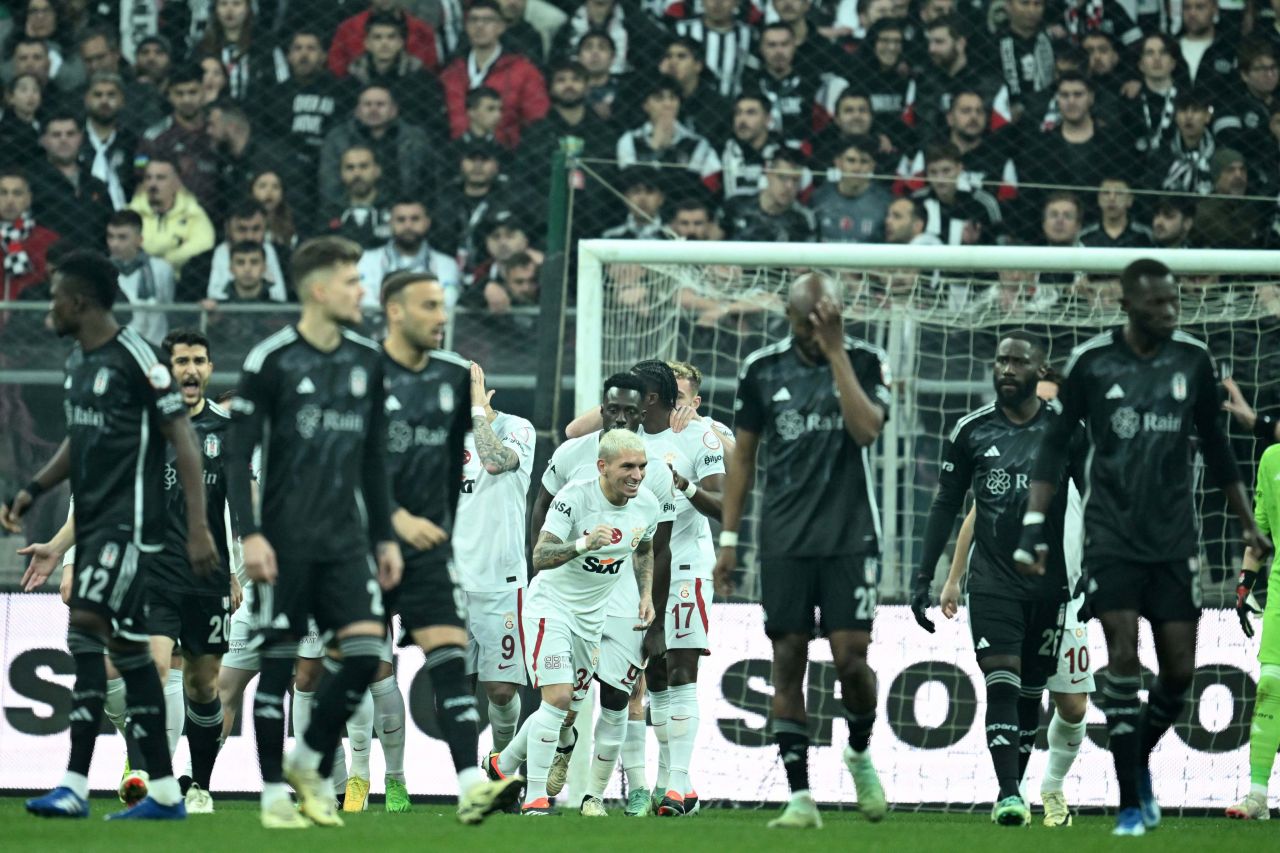 İki takımın yıldızı hakkında şok sözler: “Okan Buruk’un dokunulmaz futbolcusu Mauro Icardi yine yokları oynadı! Oyundan çıkması gerekiyordu. Göklere çıkarttığımız Semih Kılıçsoy ortalıkta gözükmedi!” 1