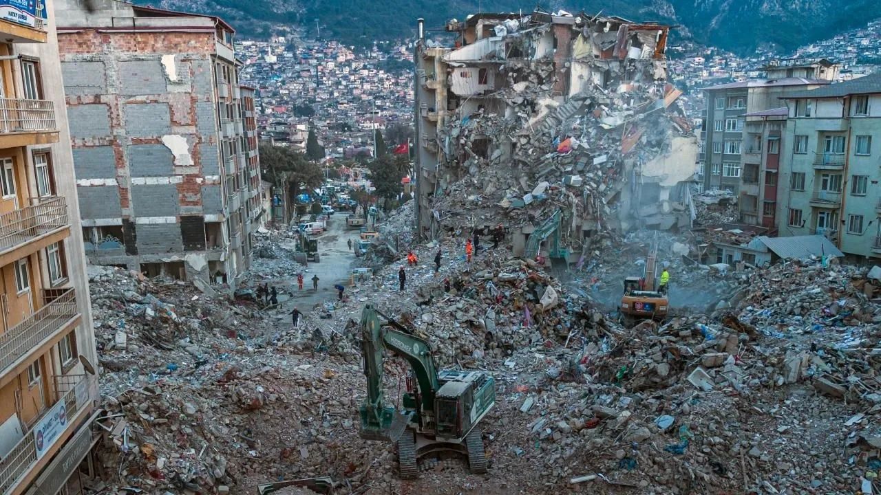 Bu illerde yarın deprem olabilir! Prof. Dr. Okan Tüysüz "24 il, 110 ilçe, 580 köy..." diyerek canlı yayında duyurdu... 9