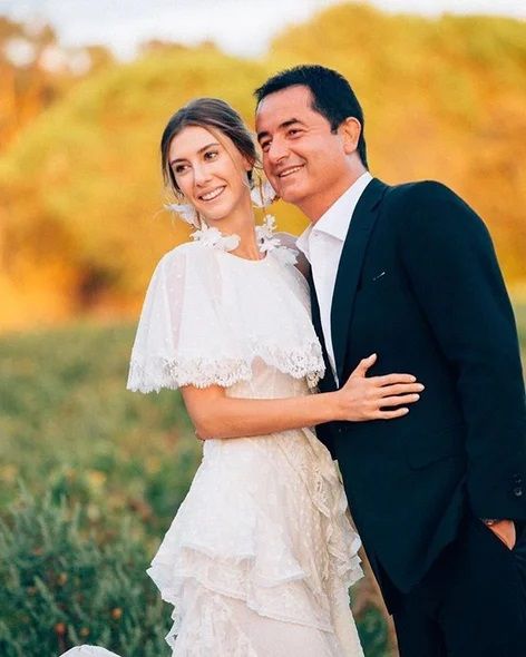 Ünlüler ve eşleri! İşte Seda Sayan, Acun Ilıcalı, Mustafa Sandal, Kıvanç Tatlıtuğ gibi ünlü isimlerin yaptıkları evlilikler ve eşleri... 22