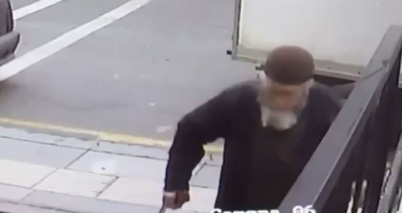 77 yaşındaki yaşlı adam eşi ve engelli oğlunu katletti 1
