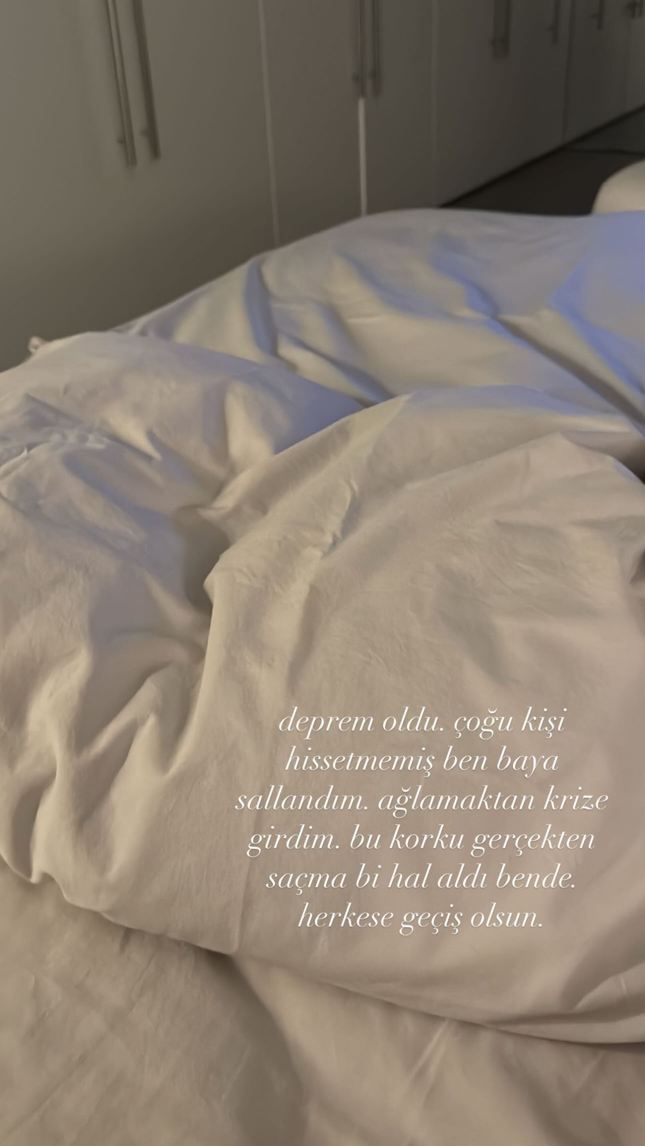 Zeynep Bastık deprem olunca ağlamaktan krize girdi! 3