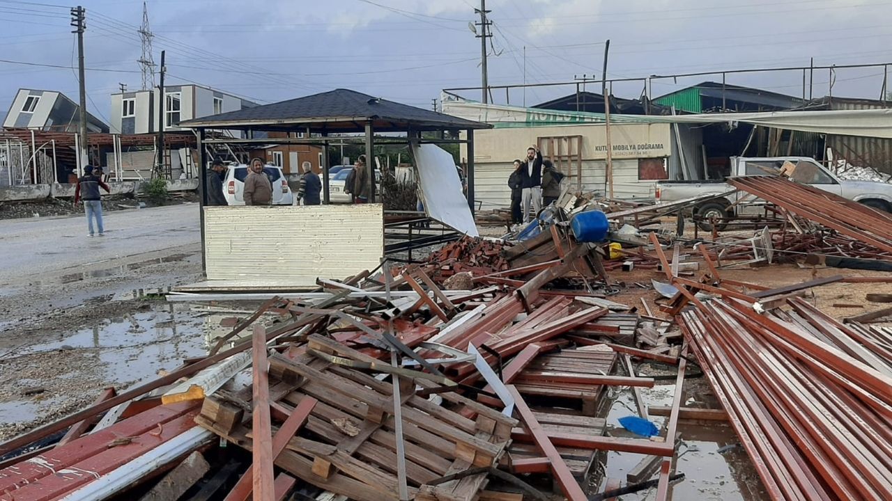Antalya'yı sağanak vurdu: Kumluca ve Demre'de 'hortum' çıktı 7