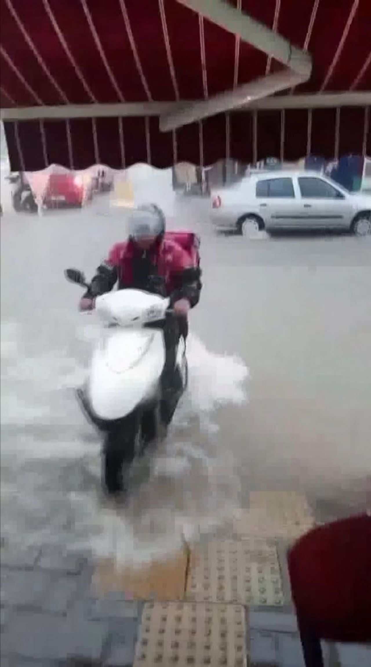 Antalya'yı sağanak vurdu: Kumluca ve Demre'de 'hortum' çıktı 6