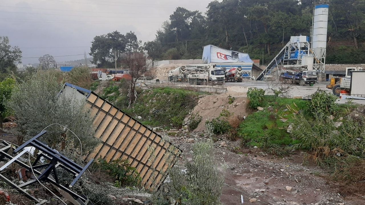 Antalya'yı sağanak vurdu: Kumluca ve Demre'de 'hortum' çıktı 8