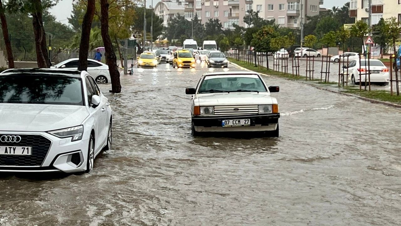 Antalya'yı sağanak vurdu: Kumluca ve Demre'de 'hortum' çıktı 9