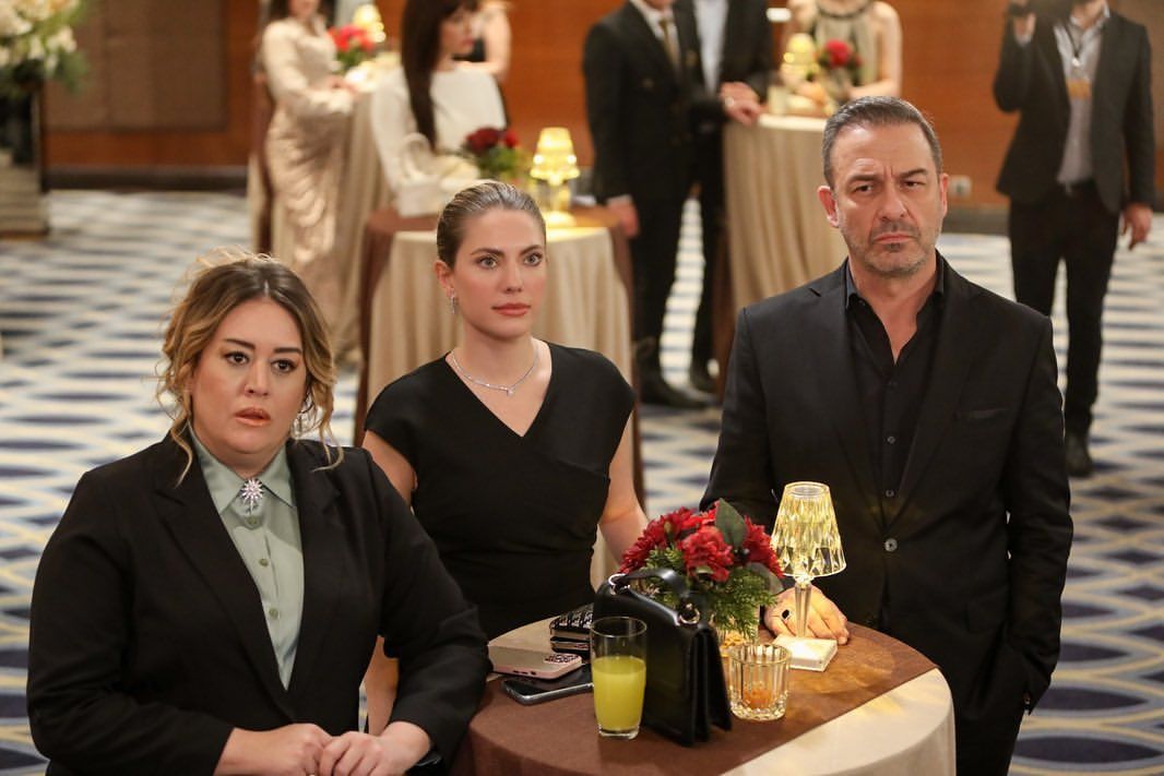 Kızıl Goncalar dizisinin kadrosu genişliyor! Yasak Elma'nın yıldızı Melisa Doğu, Kızıl Goncalar'a katıldı 3