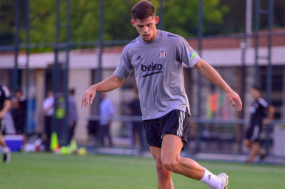 Beşiktaş'ta gönderilecek 9 isim belli oldu! Takımın yarısı yolcu: Yeni sezonda 'sil baştan' 11