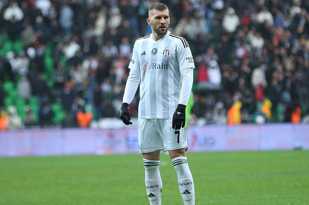 Beşiktaş'ta gönderilecek 9 isim belli oldu! Takımın yarısı yolcu: Yeni sezonda 'sil baştan' 5