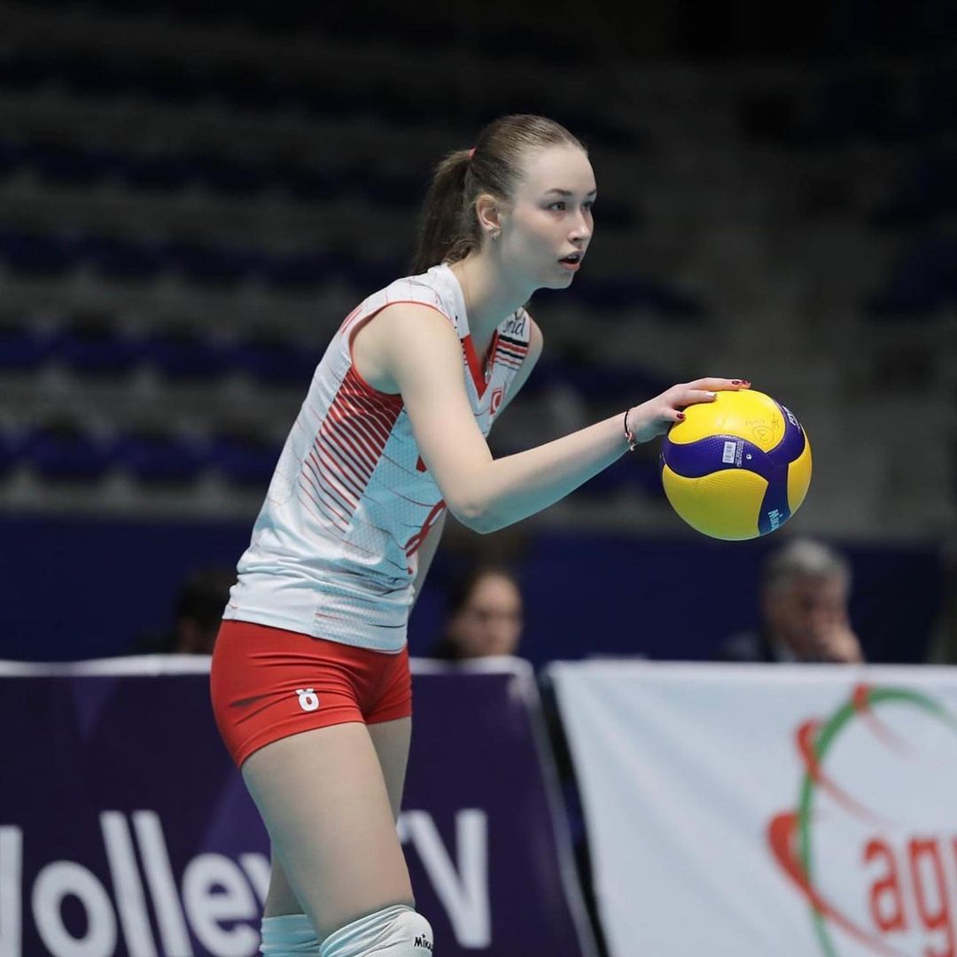 Fenerbahçe'ye yeni genç yetenek: Liza Safronova Sarı Melek oldu! Lakabı 'Yerli Fedorovtseva'... 16