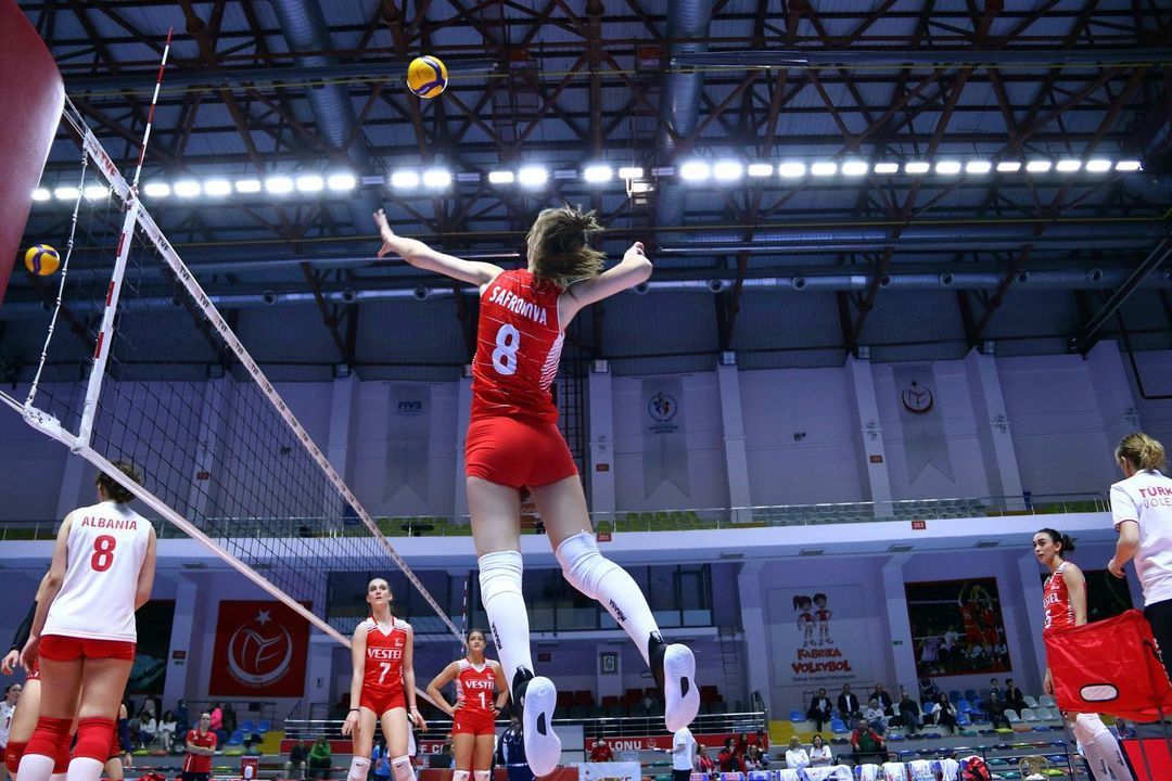 Fenerbahçe'ye yeni genç yetenek: Liza Safronova Sarı Melek oldu! Lakabı 'Yerli Fedorovtseva'... 13