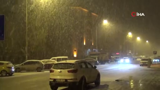 Kars’ta yoğun kar yağışı kartpostallık görüntü oluşturdu! 2